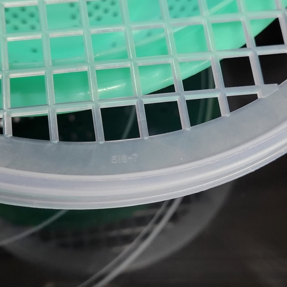 VERY VINTAGE GREEN Tupperware sieve, colander 339-8 with straining lid 516-7 - Picture 5 of 9